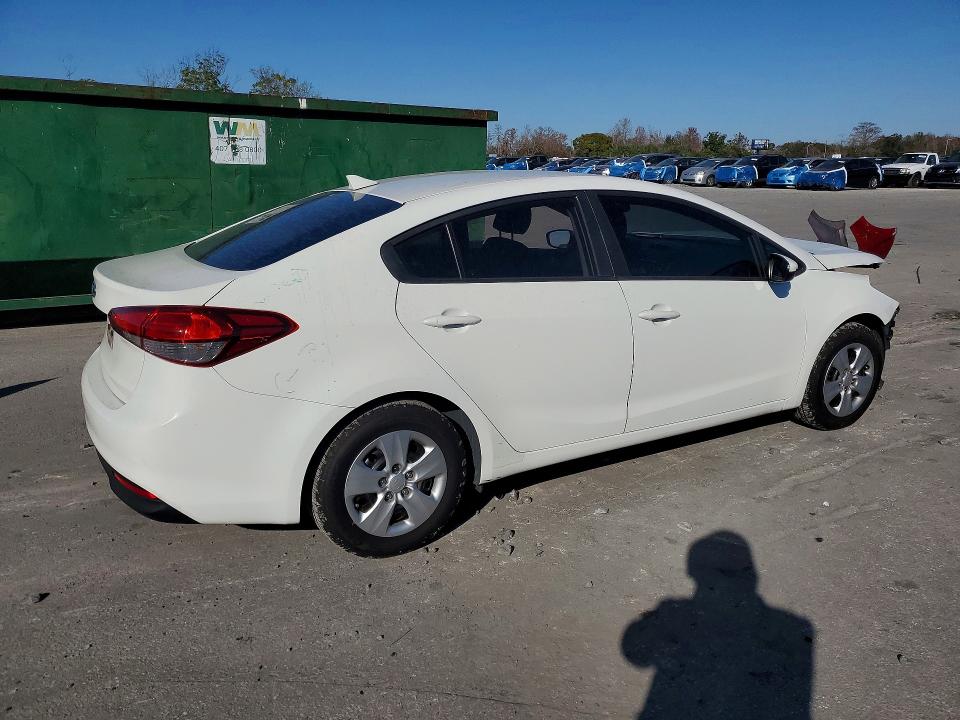 Photo 3 from auction – 2018 KIA FORTE LX with VIN 3KPFK4A70JE166485