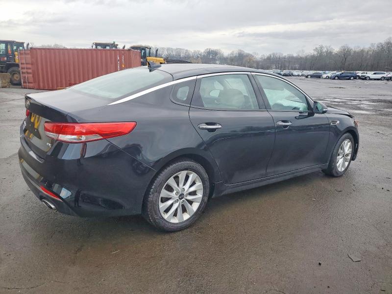 Photo 3 from auction – 2017 KIA OPTIMA EX with VIN 5XXGU4L39HG160615
