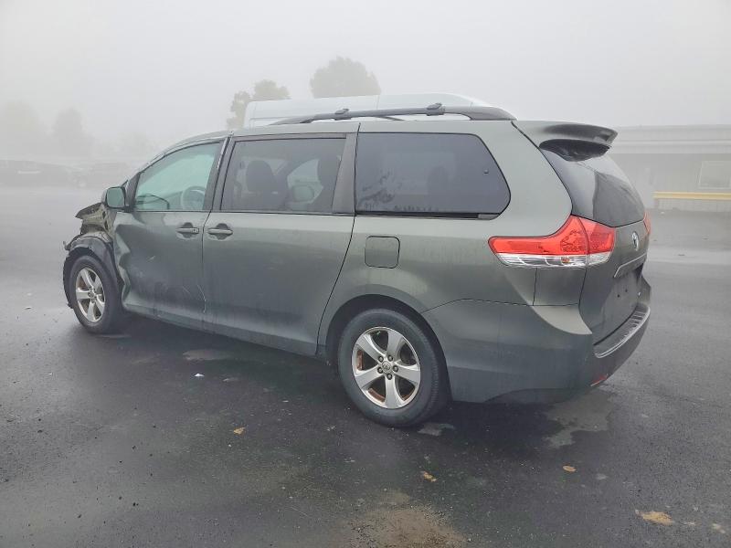 Photo 2 from auction – 2013 TOYOTA SIENNA LE with VIN 5TDKK3DC1DS337899