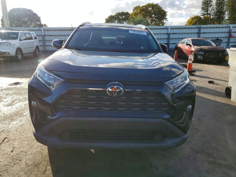 Zdjęcie 5 z aukcji – 2019 TOYOTA RAV4 z VIN 2T3C1RFVXKW043132