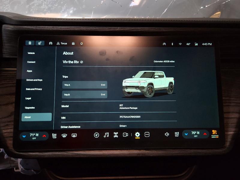 Photo 9 from auction – 2022 RIVIAN R1T with VIN 7FCTGAAA7NN013001