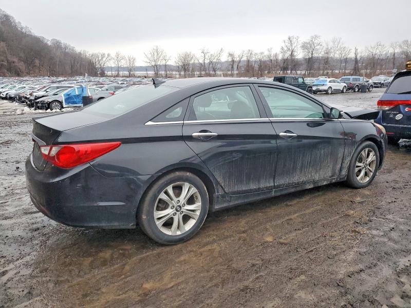 Photo 3 from auction – 2011 HYUNDAI SONATA SE with VIN 5NPEC4AC2BH212062