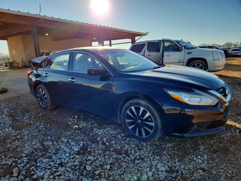 Photo 4 from auction – 2017 NISSAN ALTIMA with VIN 1N4AL3AP8HC239661