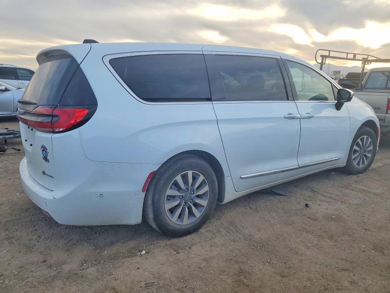 Photo 3 from auction – 2023 CHRYSLER PACIFICA with VIN 2C4RC1S79PR612244