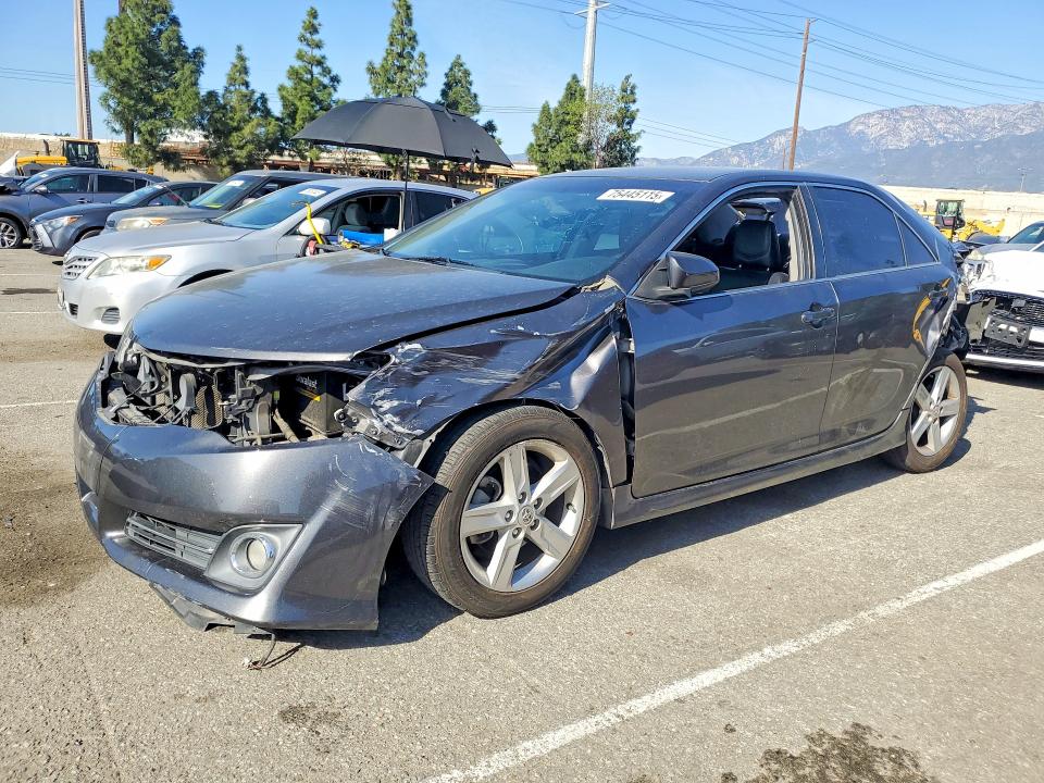 TOYOTA CAMRY 2014 z numerem VIN 4T1BF1FK8EU769704 - Zdjęcie z aukcji