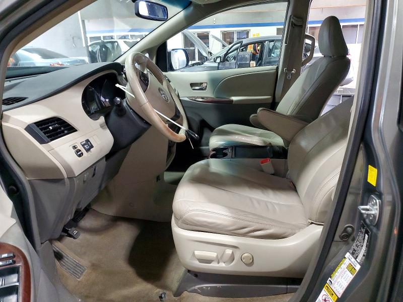 Photo 7 from auction – 2011 TOYOTA SIENNA XLE with VIN 5TDYK3DCXBS116731