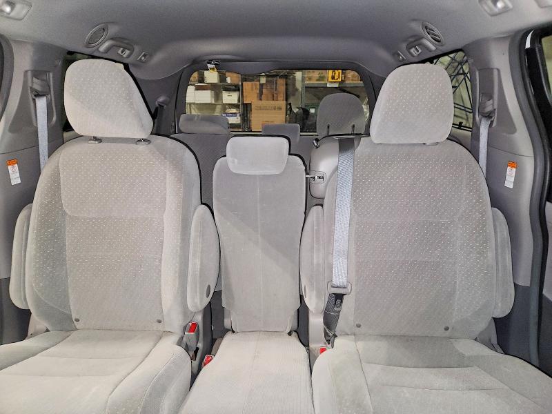 Photo 10 from auction – 2018 TOYOTA SIENNA LE with VIN 5TDKZ3DC4JS965592