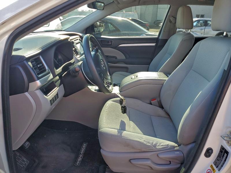 Photo 7 from auction – 2015 TOYOTA HIGHLANDER with VIN 5TDBKRFH1FS195732