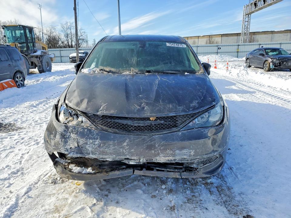 Photo 5 from auction – 2022 CHRYSLER VOYAGER with VIN 2C4RC1CG1NR104684