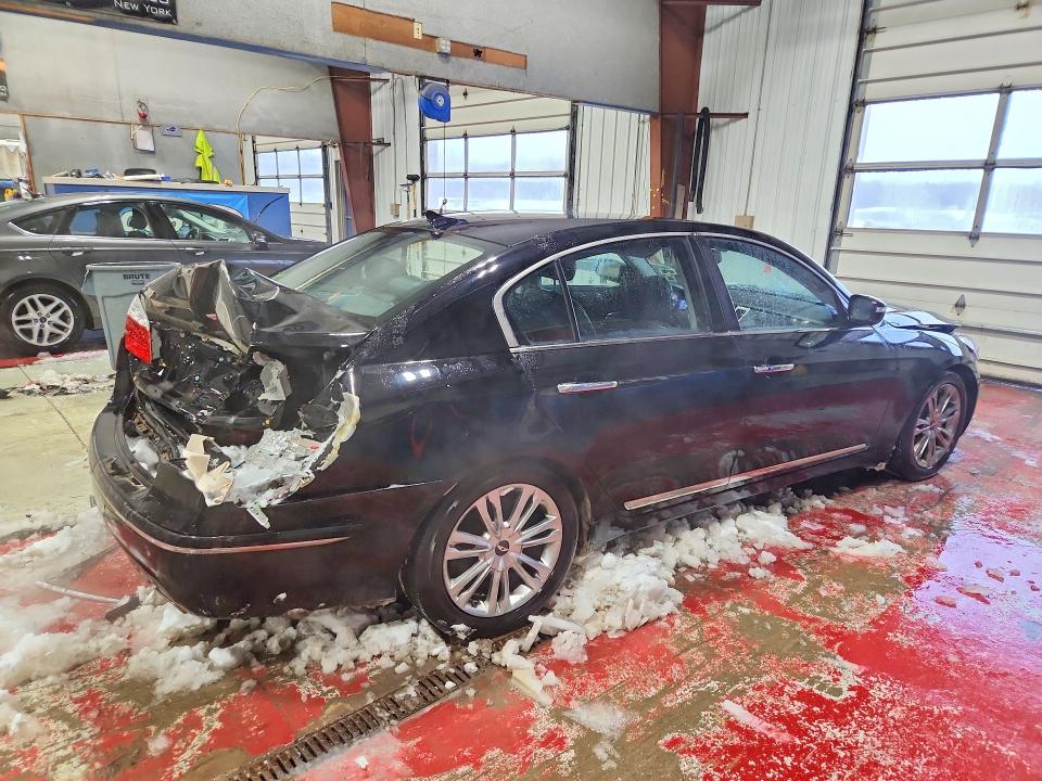 Photo 3 from auction – 2009 HYUNDAI GENESIS with VIN KMHGC46F89U058674