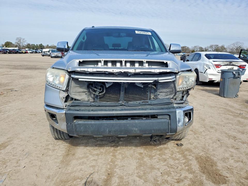 Photo 5 from auction – 2016 TOYOTA TUNDRA CRE with VIN 5TFFW5F11GX210985