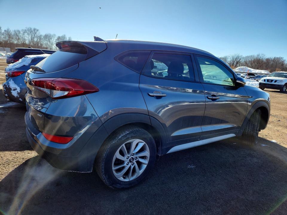 Photo 3 from auction – 2017 HYUNDAI TUCSON with VIN KM8J3CA45HU476078