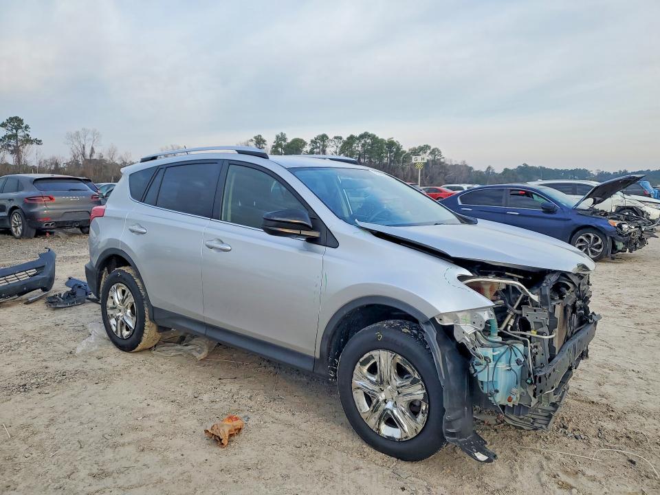 Photo 4 from auction – 2015 TOYOTA RAV4 LE with VIN JTMZFREV0FD071764