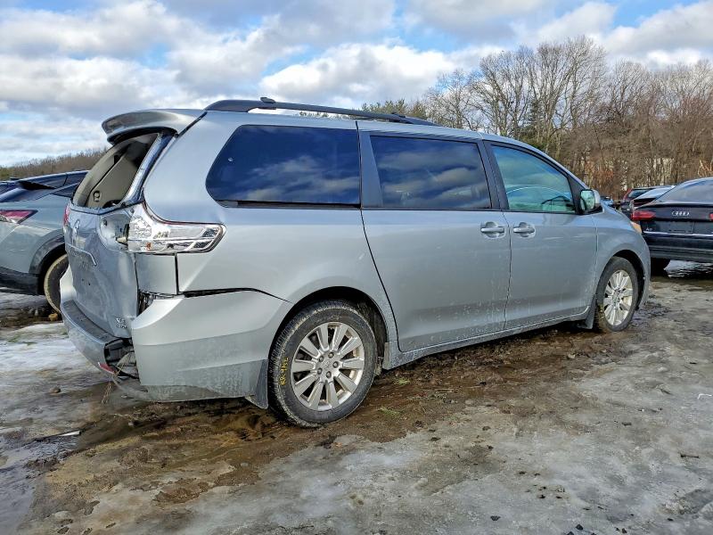 Photo 3 from auction – 2012 TOYOTA SIENNA XLE with VIN 5TDDK3DC3CS042682