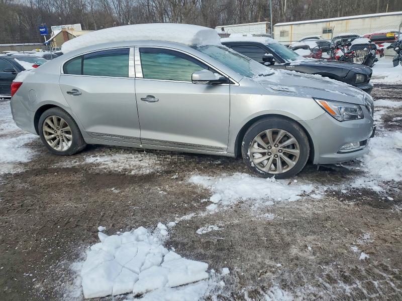 Photo 4 from auction – 2016 BUICK LACROSSE with VIN 1G4GB5G33GF225098
