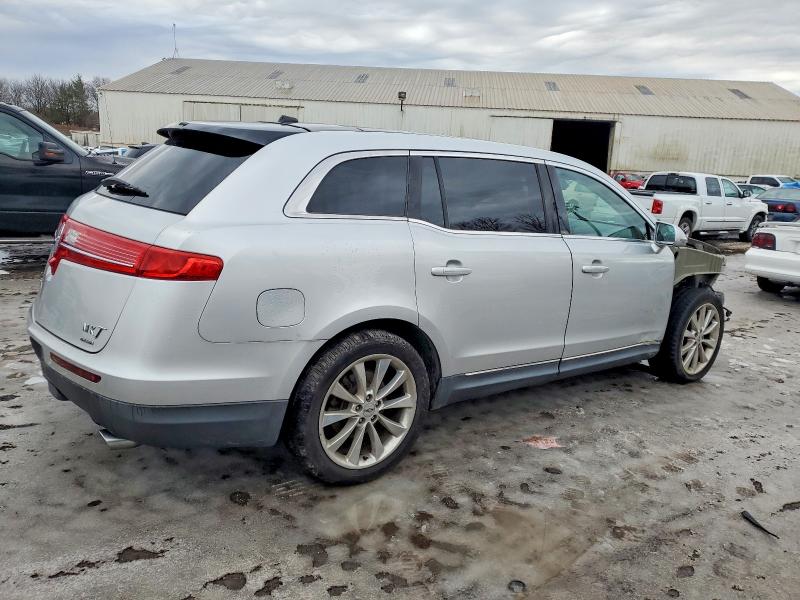 Zdjęcie 3 z aukcji – 2012 LINCOLN MKT z VIN 2LMHJ5AT4CBL54998