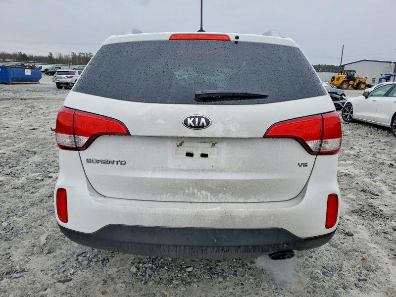 Photo 6 from auction – 2015 KIA SORENTO LX with VIN 5XYKTDA70FG657418