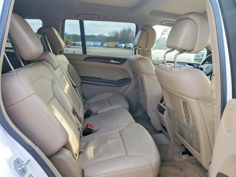 Photo 11 from auction – 2015 MERCEDES-BENZ GL 550 4MA with VIN 4JGDF7DE2FA484203