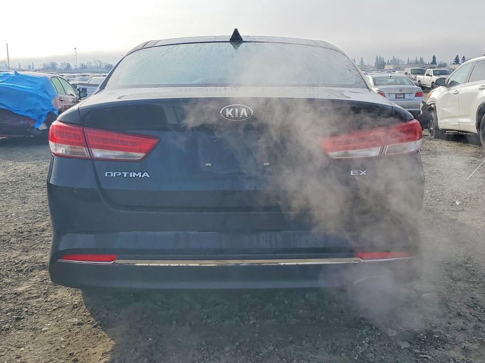 Photo 6 from auction – 2017 KIA OPTIMA with VIN 5XXGU4L33HG153014