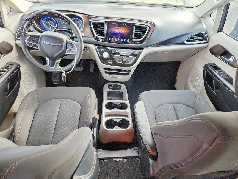 Photo 8 from auction – 2017 CHRYSLER PACIFICA with VIN 2C4RC1DG9HR675729