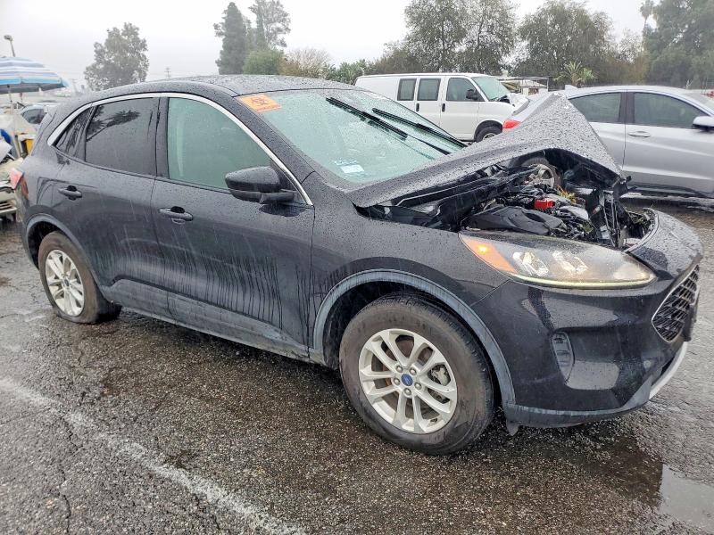 Photo 4 from auction – 2020 FORD ESCAPE SE with VIN 1FMCU9G67LUC01578