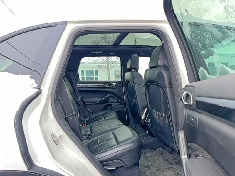 Photo 6 from auction – 2011 PORSCHE CAYENNE with VIN WP1AA2A25BLA08947