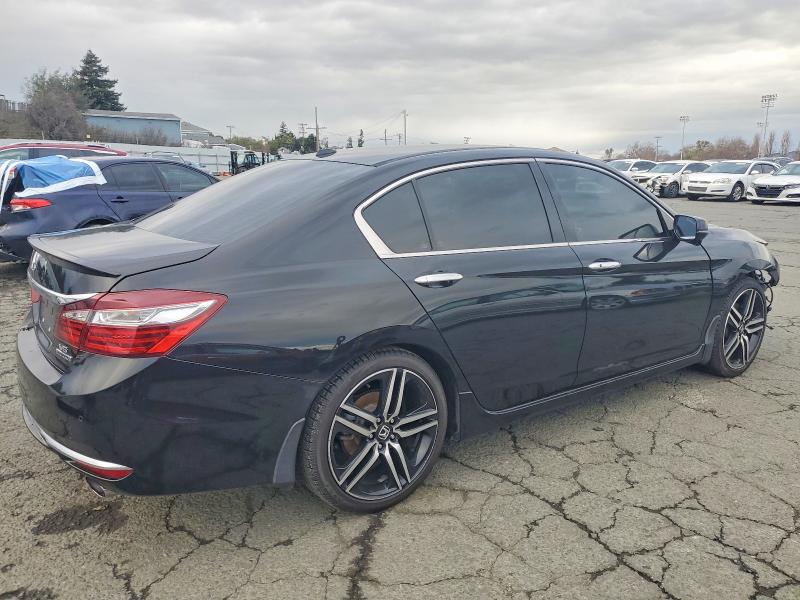 Photo 3 from auction – 2016 HONDA ACCORD with VIN 1HGCR3F94GA022003