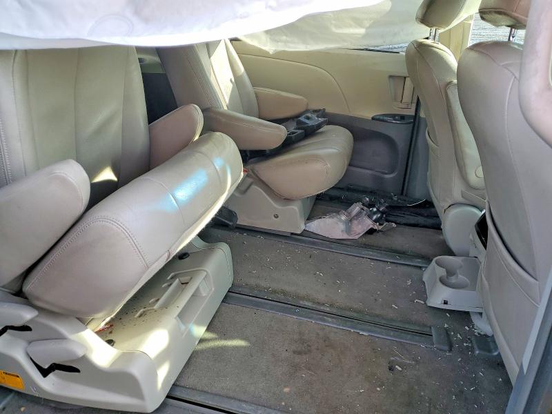 Photo 11 from auction – 2011 TOYOTA SIENNA LE with VIN 5TDJK3DC3BS025589