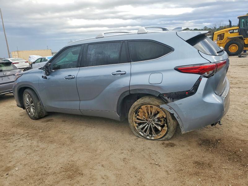 Photo 2 from auction – 2022 TOYOTA HIGHLANDER with VIN 5TDFZRBH4NS257593