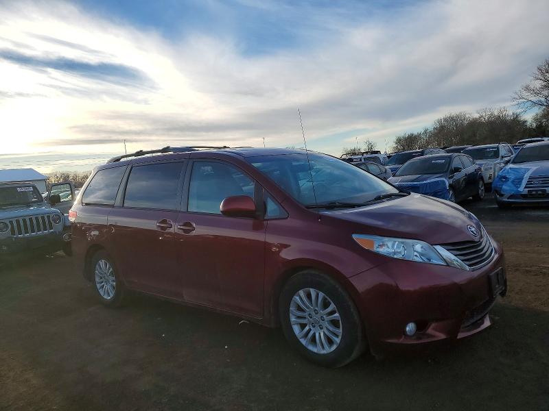 Photo 4 from auction – 2011 TOYOTA SIENNA XLE with VIN 5TDYK3DC0BS135000