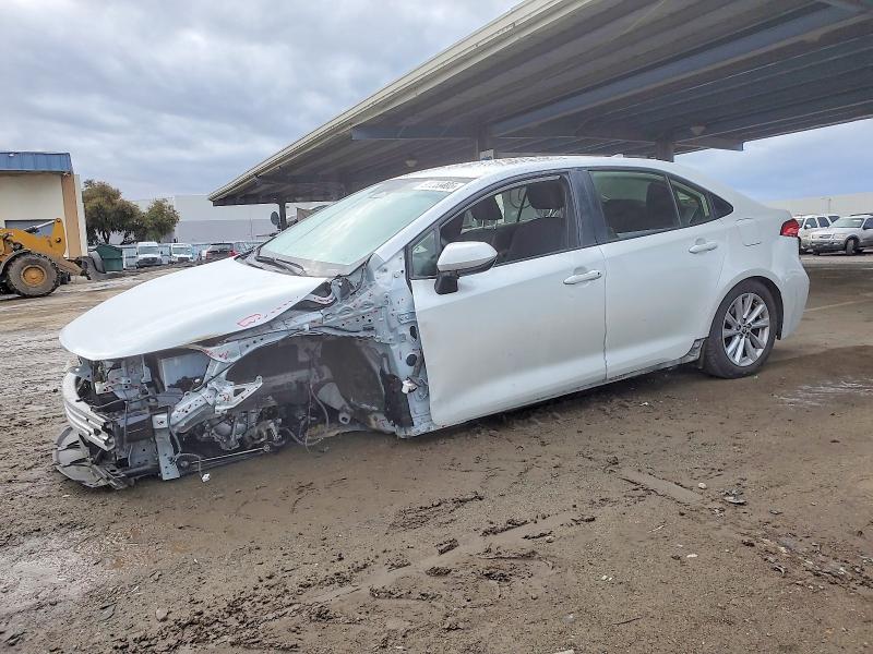 TOYOTA COROLLA LE 2024 with VIN JTDBCMFE7R3030327 - Photo from auction