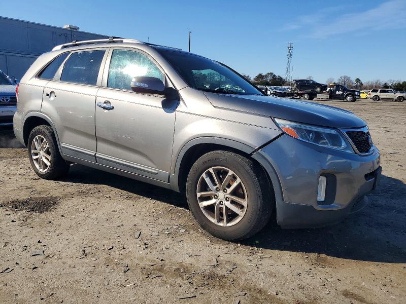 Photo 4 from auction – 2015 KIA SORENTO LX with VIN 5XYKT4A72FG568319