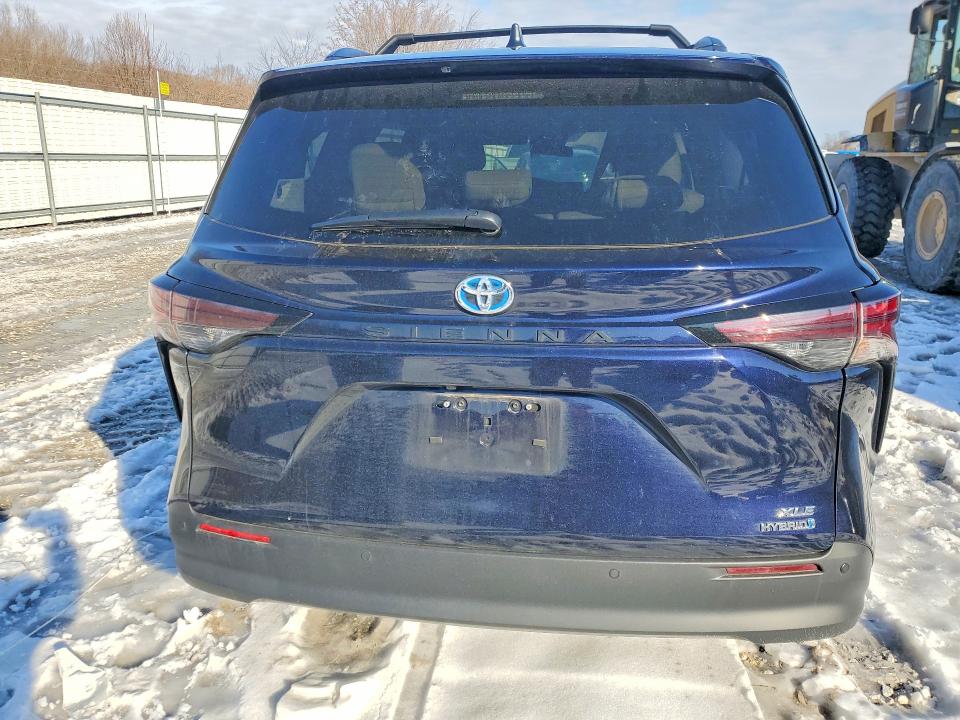 Photo 6 from auction – 2024 TOYOTA SIENNA XLE with VIN 5TDYRKEC3RS224848