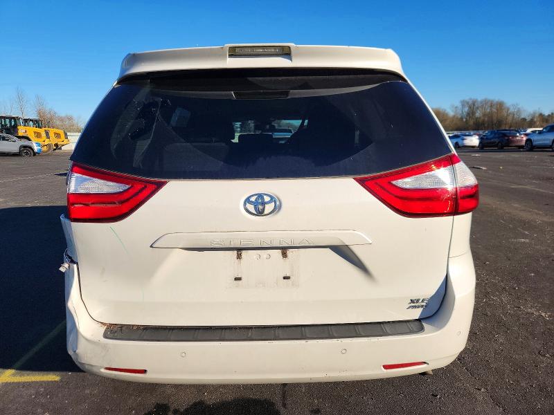 Photo 6 from auction – 2018 TOYOTA SIENNA XLE with VIN 5TDDZ3DC9JS192269