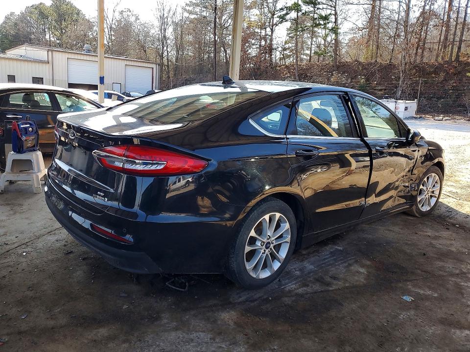 Photo 3 from auction – 2019 FORD FUSION with VIN 3FA6P0LU4KR110434