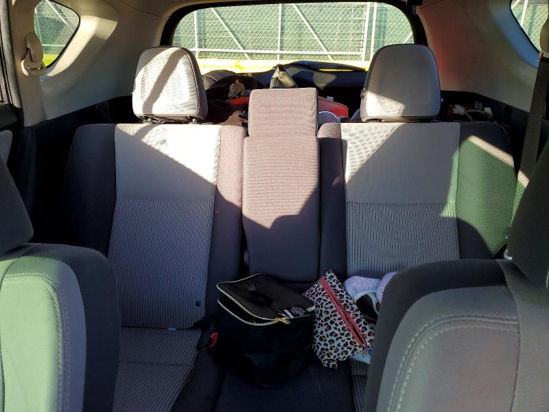 Photo 10 from auction – 2015 TOYOTA RAV4 XLE with VIN JTMRFREV7FD120846