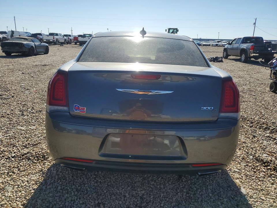 Photo 6 from auction – 2017 CHRYSLER 300 with VIN 2C3CCABG2HH521480