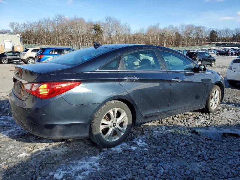 Photo 3 from auction – 2011 HYUNDAI SONATA SE with VIN 5NPEC4AC9BH175611