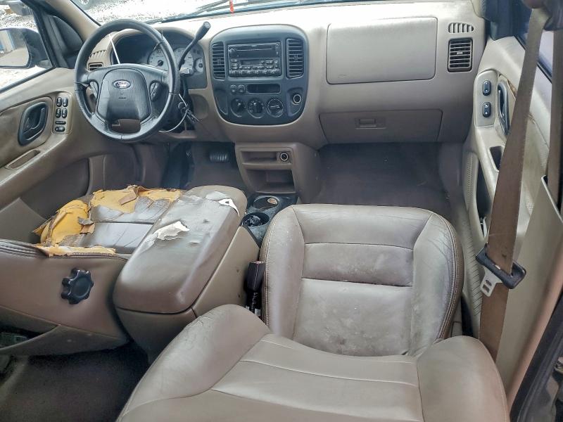 Photo 8 from auction – 2001 FORD ESCAPE XLT with VIN 1FMYU03171KB05065