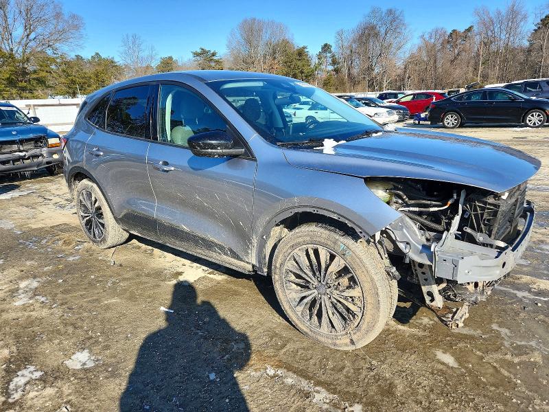 Photo 4 from auction – 2022 FORD ESCAPE with VIN 1FMCU0G69NUB86368