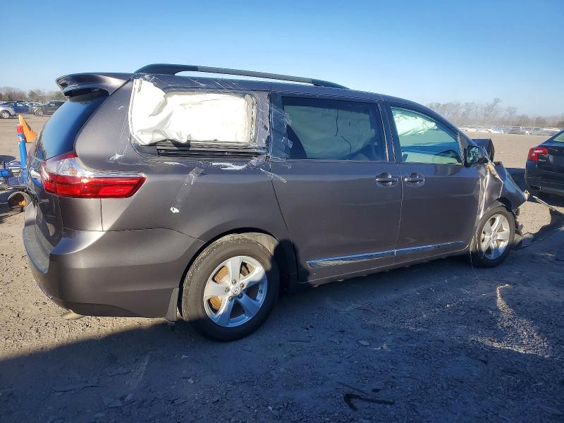 Photo 3 from auction – 2017 TOYOTA SIENNA with VIN 5TDKZ3DC5HS784110