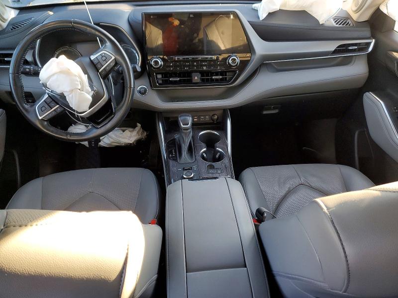 Photo 8 from auction – 2022 TOYOTA HIGHLANDER with VIN 5TDDZRBH1NS168104