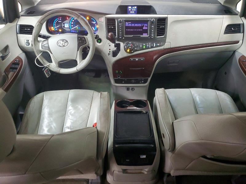 Photo 8 from auction – 2011 TOYOTA SIENNA XLE with VIN 5TDYK3DC3BS169660