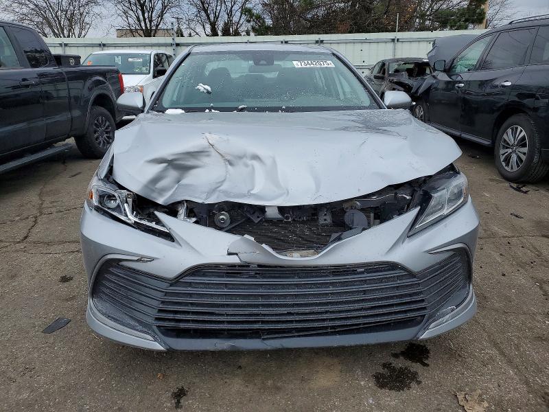 Photo 5 from auction – 2022 TOYOTA CAMRY with VIN 4T1C11AK7NU633509