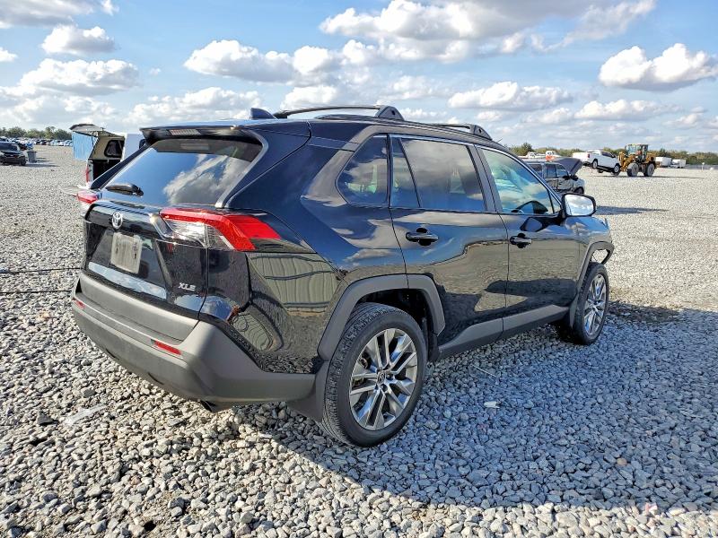 Photo 3 from auction – 2022 TOYOTA RAV4 XLE P with VIN 2T3C1RFV9NC182321