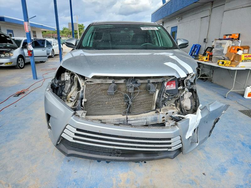 Photo 5 from auction – 2018 TOYOTA HIGHLANDER with VIN 5TDZZRFH4JS258860