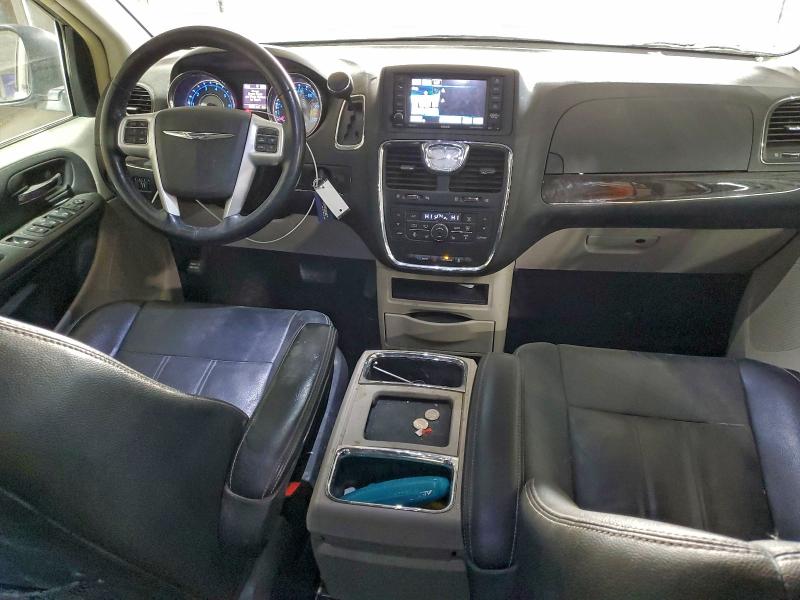 Photo 8 from auction – 2016 CHRYSLER TOWN & COU with VIN 2C4RC1BG5GR255029