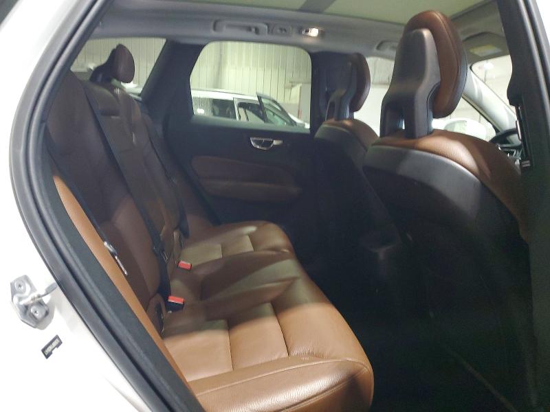 Photo 11 from auction – 2018 VOLVO XC60 with VIN LYV102RKXJB069576