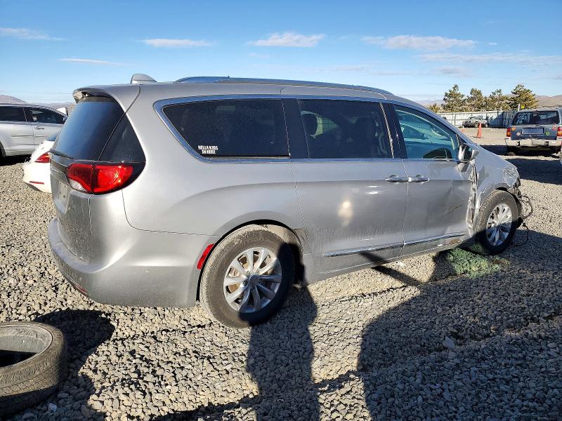 Photo 3 from auction – 2018 CHRYSLER PACIFICA T with VIN 2C4RC1BG0JR218011