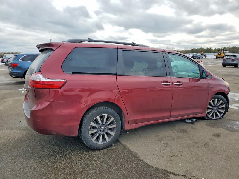 Photo 3 from auction – 2018 TOYOTA SIENNA XLE with VIN 5TDDZ3DC3JS198987